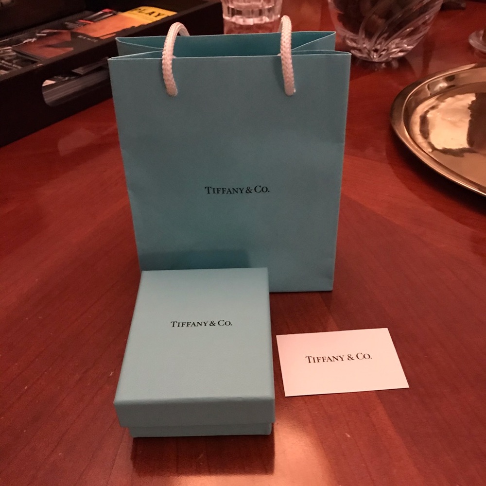 TIFFANY & CO GIFT BAG & BOX